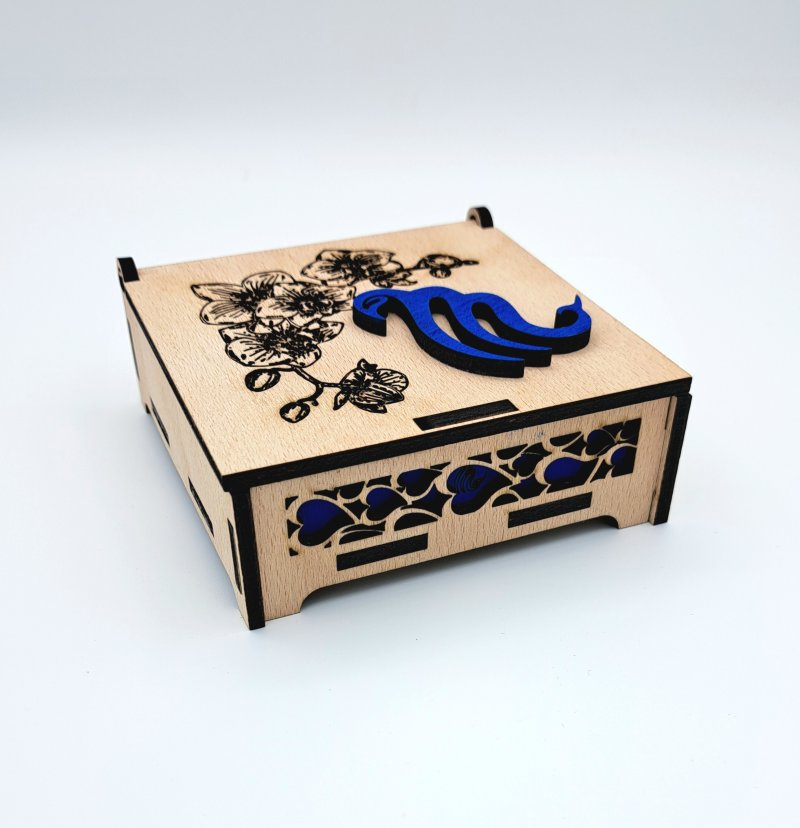 Gravírovaná krabička s malovaným monogramem