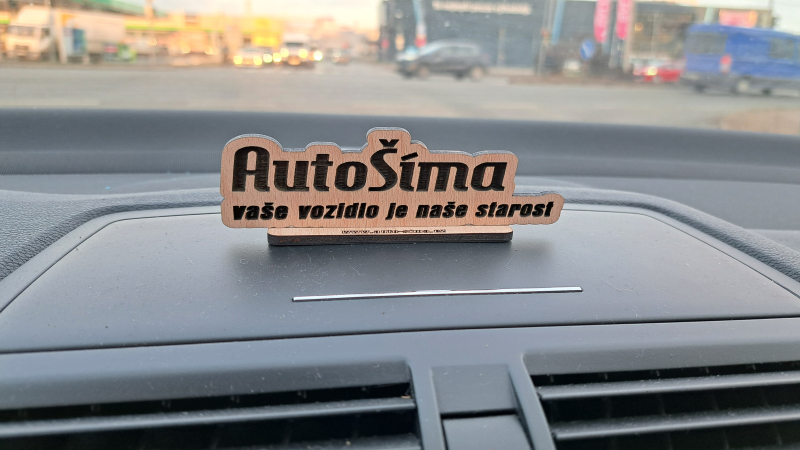 Stojánek s logem firmy